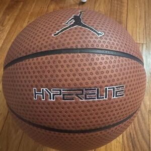 Nike Jordan Hyper Elite 8P Basketball (Size 7) Indoor Game Basketball 29.5"